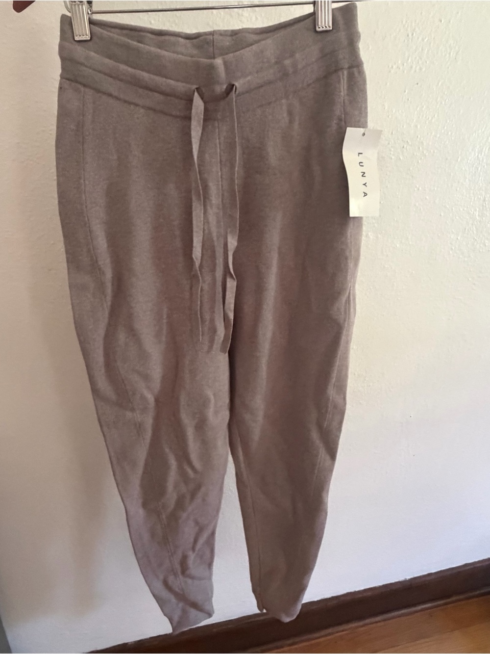 Lunya 100% Silk Jogger Pants Women’s XS Taupe Khaki Lounge Pants NWT